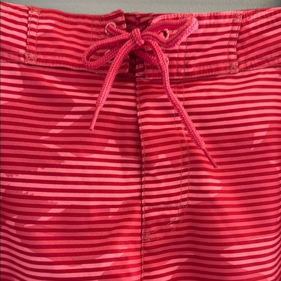 Vinyard Vines 9” Performance Board Shorts - Size 33 - Picture 3 of 7